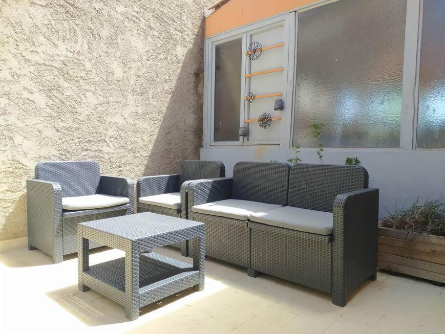 Appartement Spacieux Avec Grand Patio, 1Er Etage Сижан Екстериор снимка